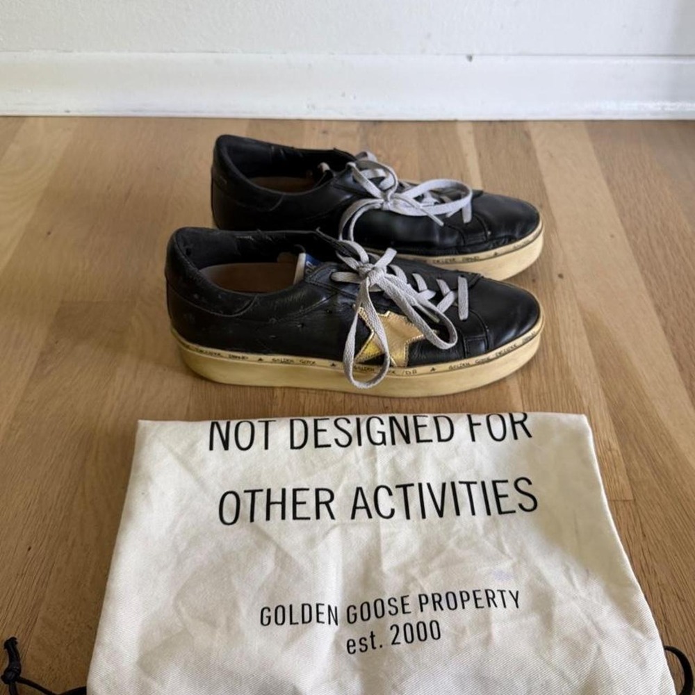 Black leather Golden Goose sneakers with gold star